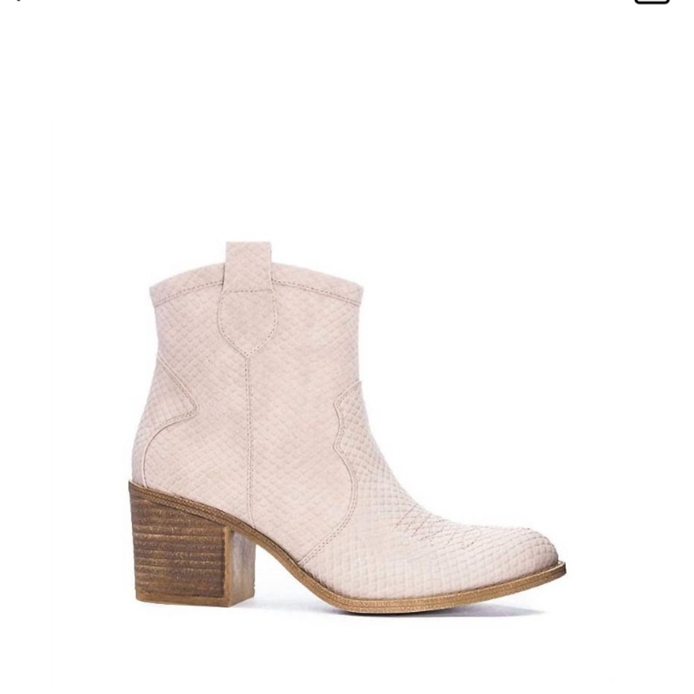 NIB Dirty Laundry Girlie Unite Western Bootie Blush Pink Snakeskin
